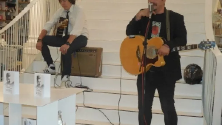 Artistul Ovidiu Niculescu: Eu sunt mai degraba un exprimeur, un bard, un neo-menestrel!