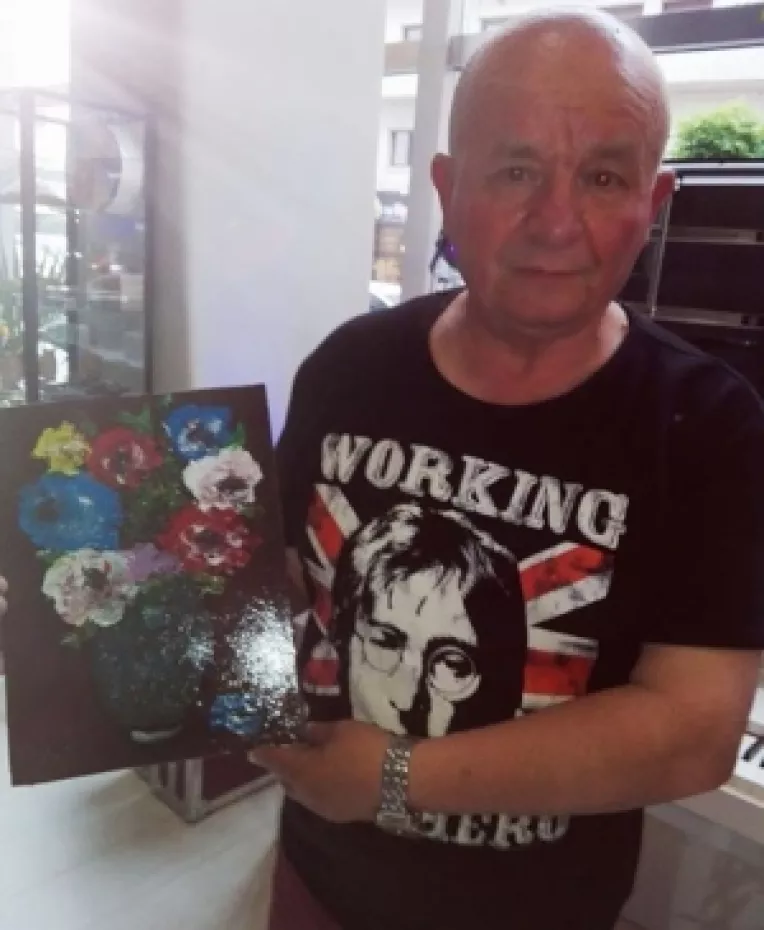 Artistul plastic Traian Nica Tuckman a donat 110 tablouri comunei Stefan cel Mare din judetul Vaslui