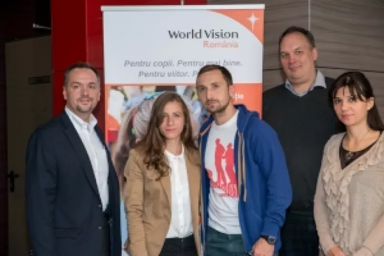 Campania World Vision Romania "Vreau in clasa a noua", in restaurantele KFC si Pizza Hut