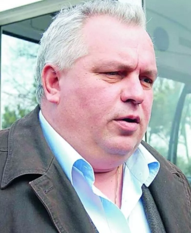 Elevii de la tara lasati fara calculatoarele de la Consiliul Judetean. Primarii si l-au pus in cap pe Nicusor Constantinescu