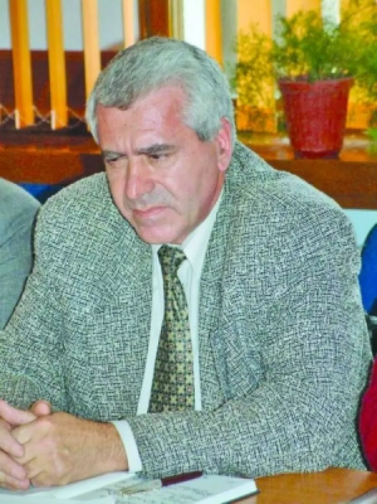 Fostul adjunct IPJ Dragomir a ajuns seful "comunitarilor"
La Mangalia, politistii comunitatii au nevoie de paza si protectie