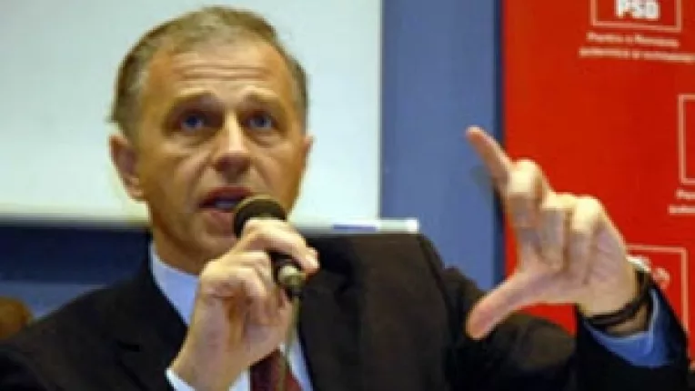 Geoana da din coate in intrecerea spre Palatul Victoria
"Daca Stolojan nu candideaza pe uninomonal, este un fricos"
