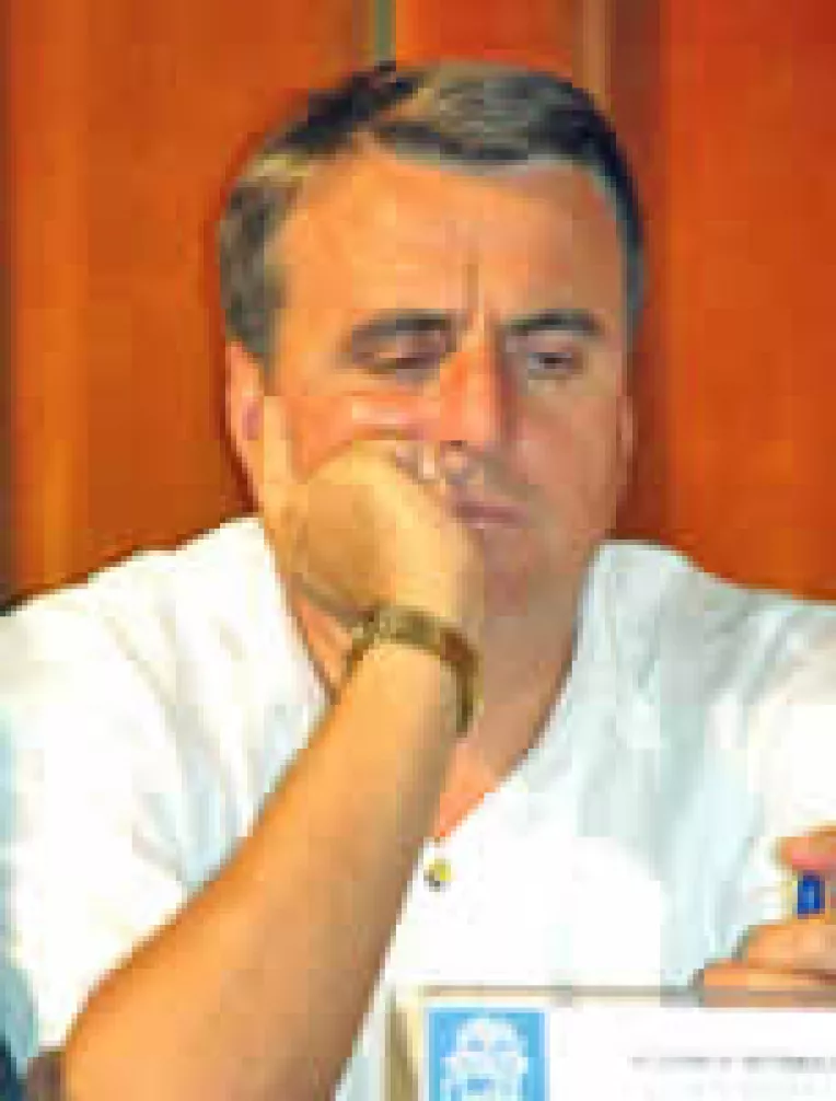 Iorgus cauta banii cu lumanarea