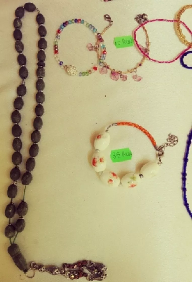 Luiza Hendawi: Matanii din pietre naturale si spinnere cu lumini!