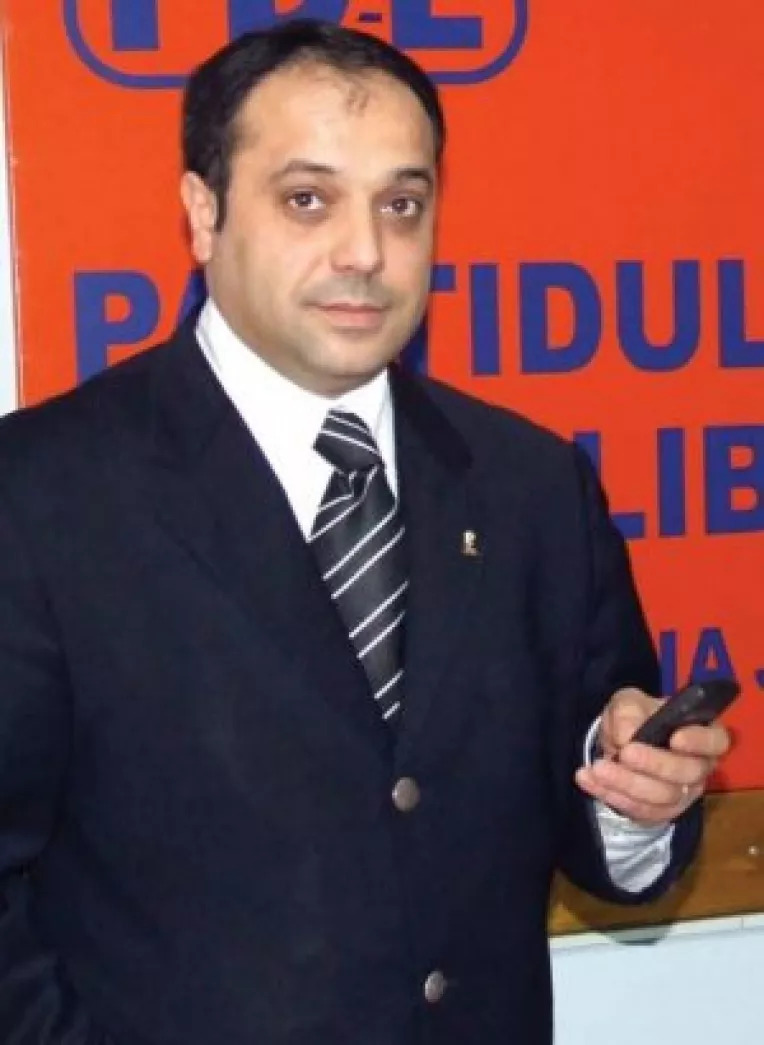 Marius Necula, inlocuit de Constantin Dumitriu la conducerea Municipalei PD-L