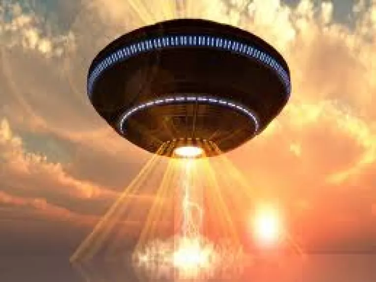 Navele extraterestre folosesc Soarele ca un portal pentru a se teleporta in diverse locuri din Univers