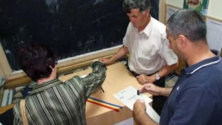 Nicolae sau Lisinschi?