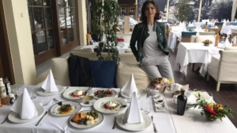 Ramona Badescu a poftit la ciorba de miel!