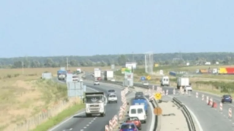 Rovinieta, taxa din combustibil, impozit pe masina, taxa pe autostrada: Soferii din Romania platesc 4 biruri