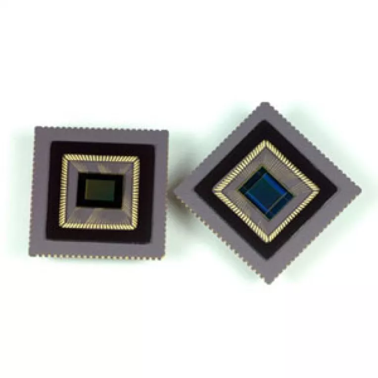 Senzor de 8.4 MP pentru telefoanele mobile