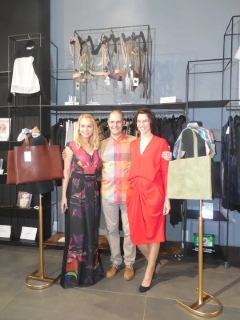 Smiles Bags a lansat la Molecule F gentile care aduna amintiri