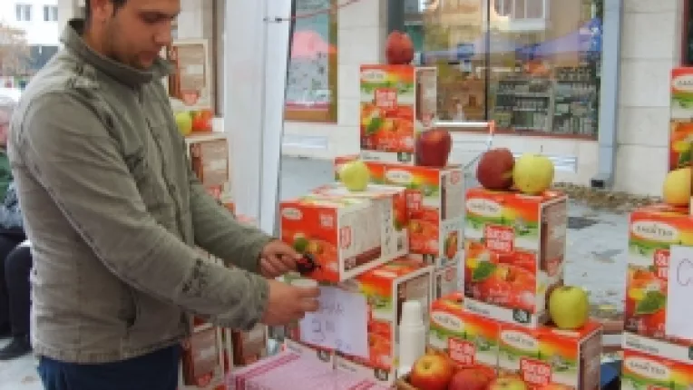 Sucuri de mere de la CASA TEO, la targul de la Piata Amzei