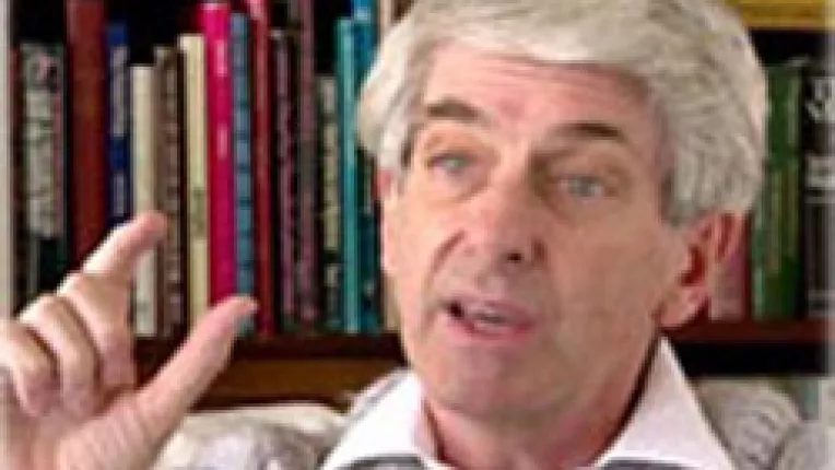 Ufologie : Un interviu senzational cu astrofizicianul Jacques Vallee (1)